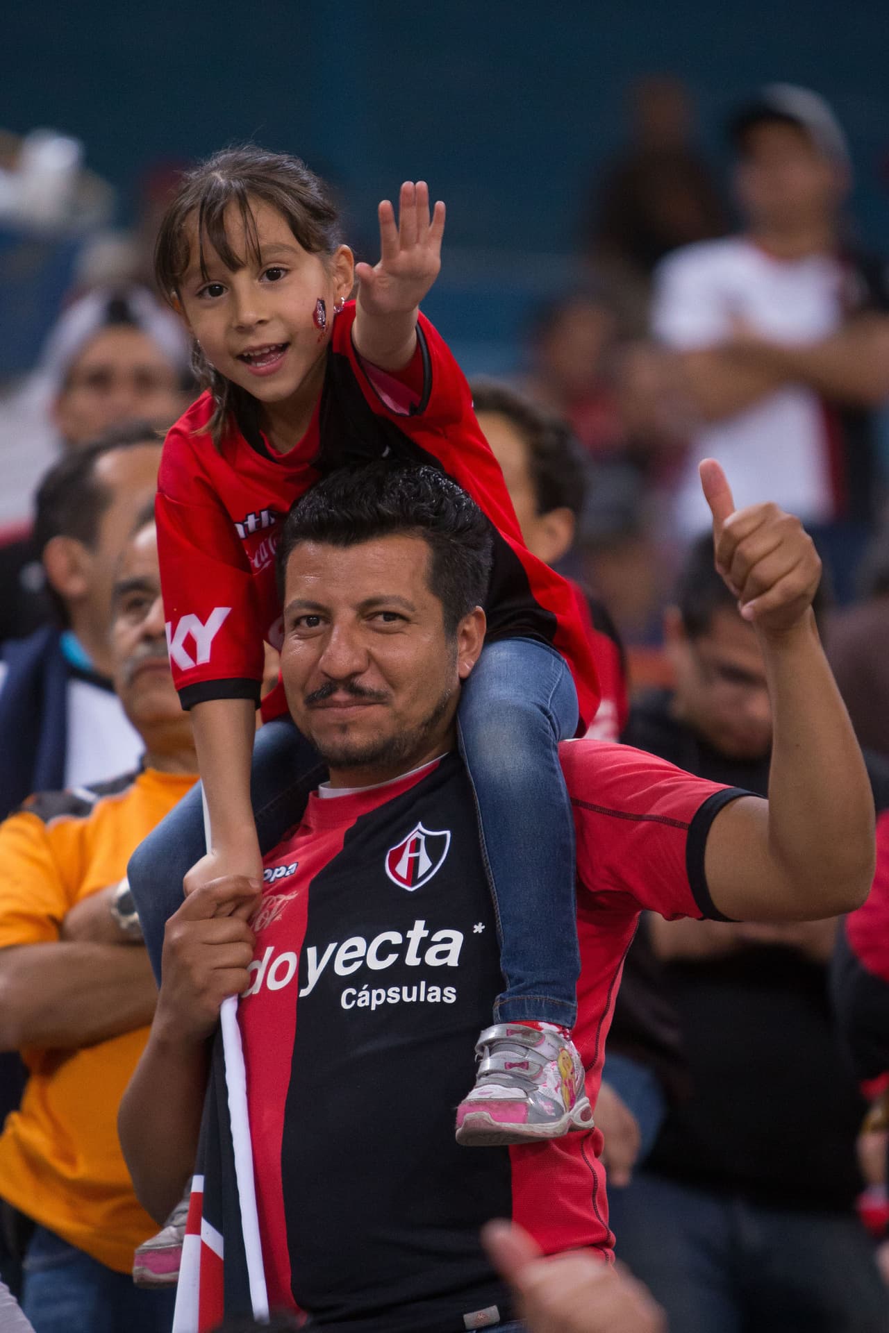 El colorido de la afición en la Jornada 9