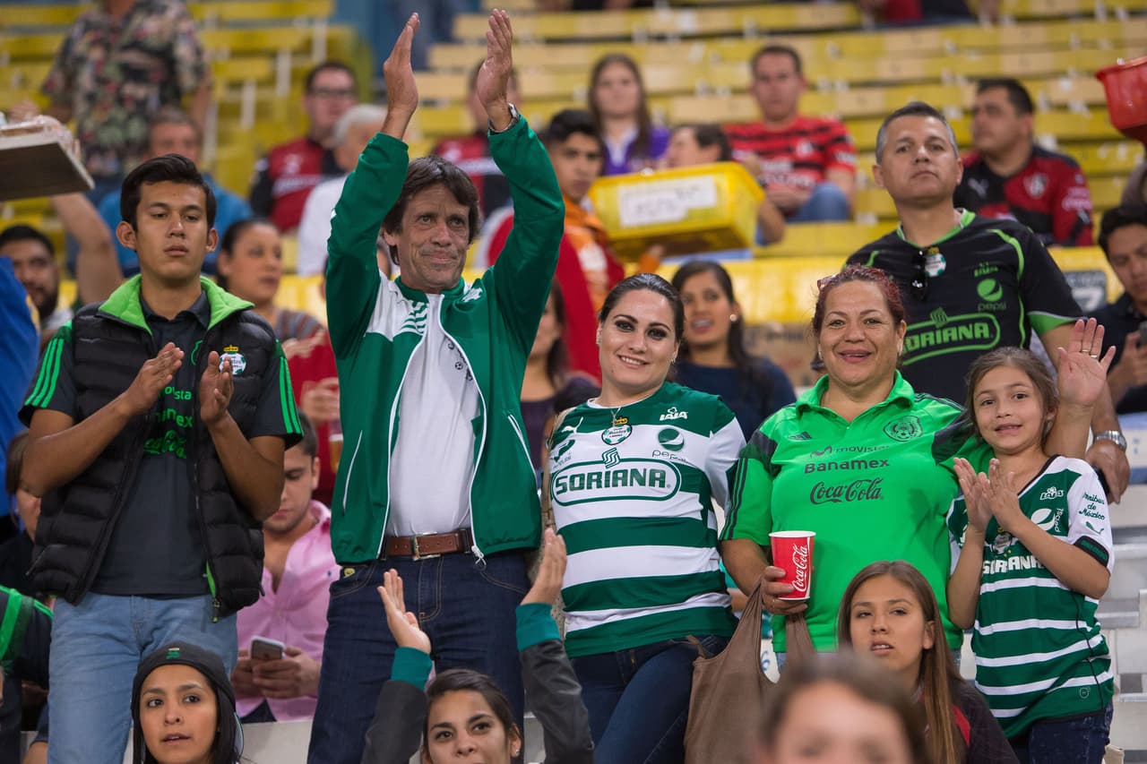 El colorido de la afición en la Jornada 9