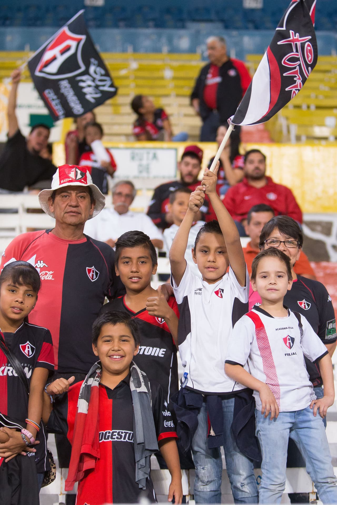 El colorido de la afición en la Jornada 9