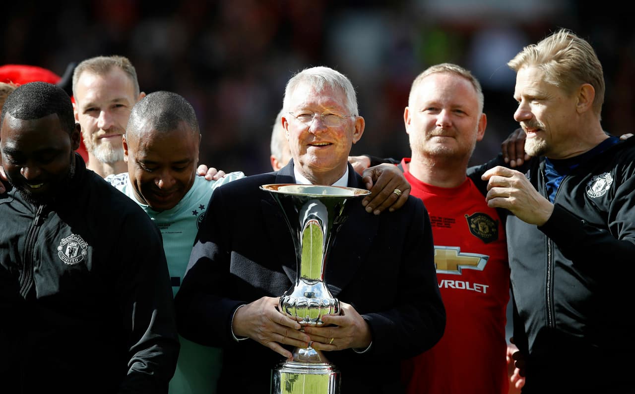 Su carrera como director técnico comenzó en el East Stirlingshire cobrando 40 libras a la semana.