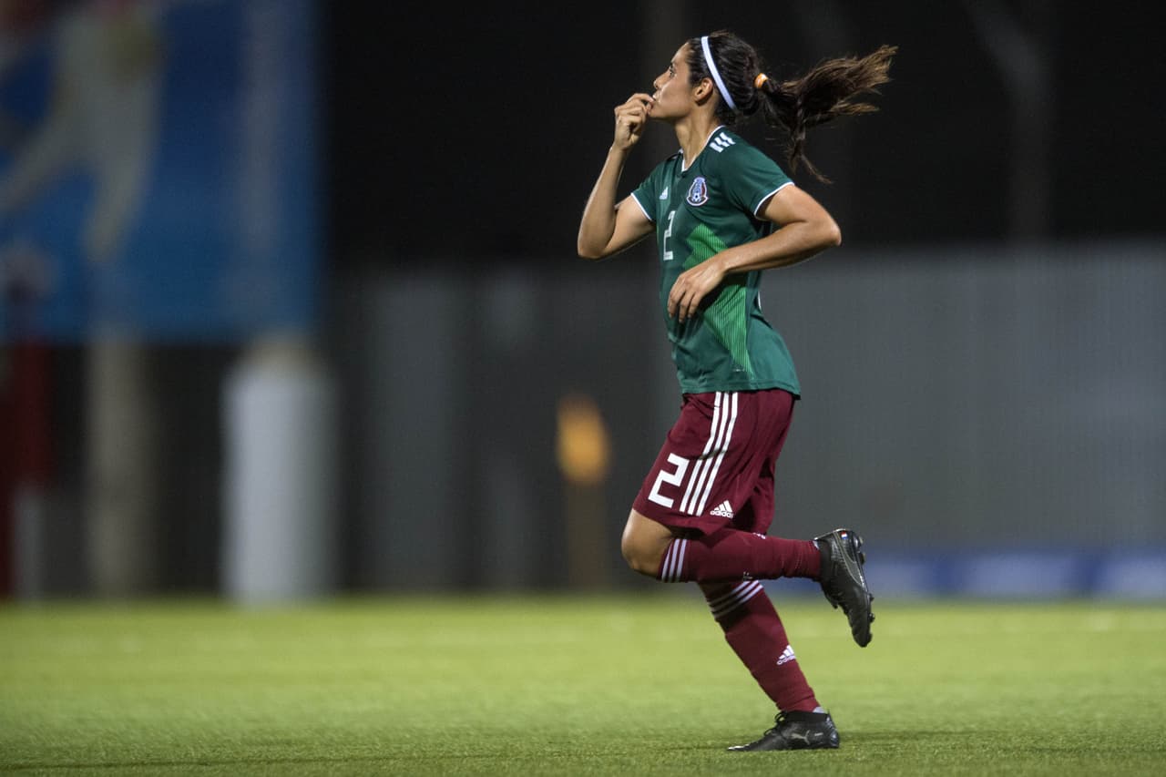 Kenti Robles marcó la remontada al minuto 16 del segundo tiempo para poner el 2-1 a favor de México.
