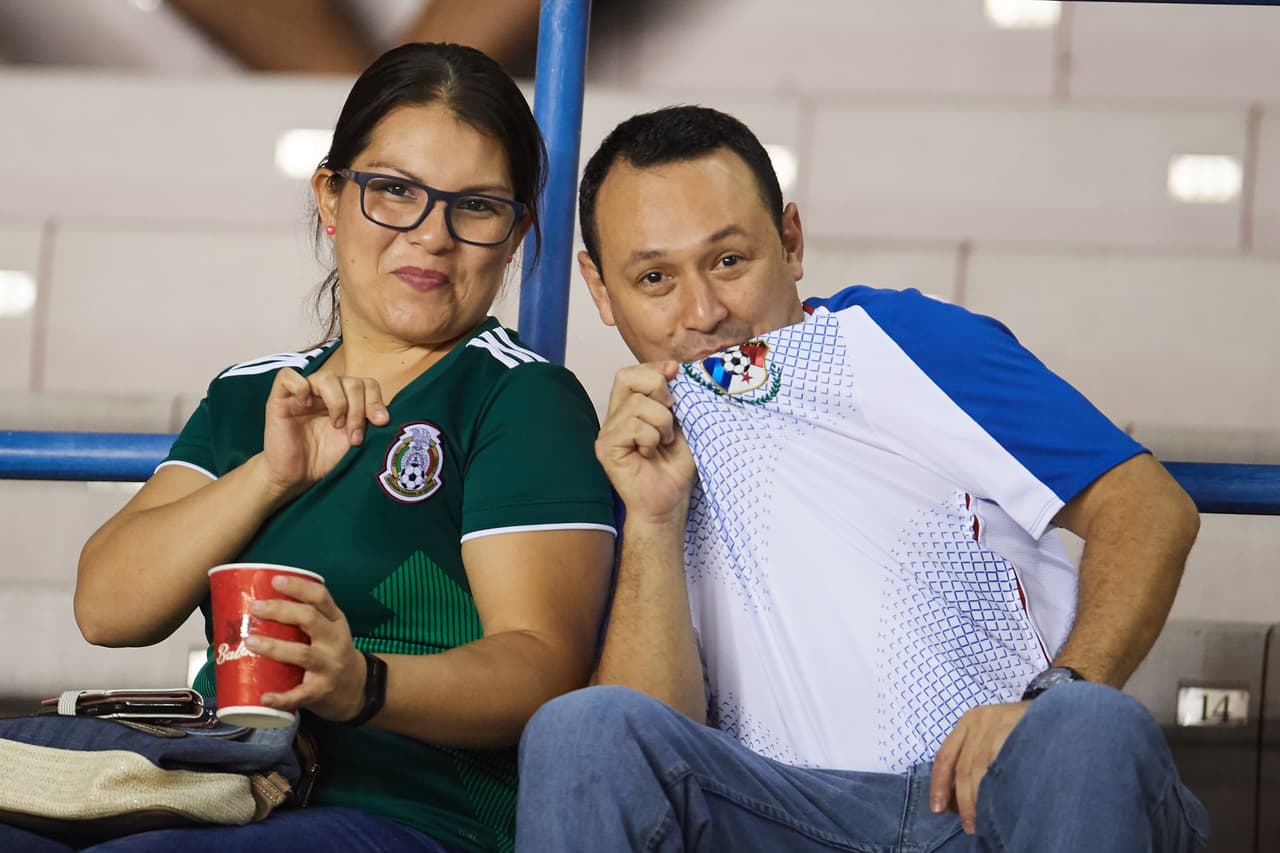 Con la noche encima y la gente llegando al estadio, la ciudad de Panamá esta lista para el Panamá vs México.