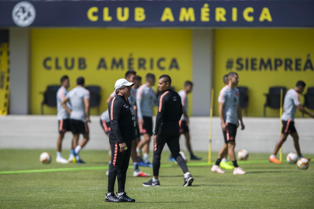 El técnico Miguel Herrera ajusta detalles para tener a lo mejor de su plantilla disponible y elegir con miras al duelo contra Toluca.