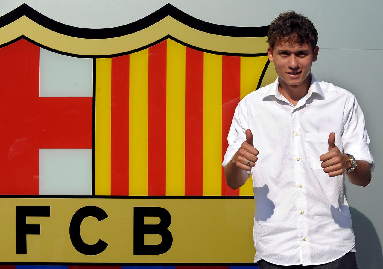 <b>4. </b>El F.C. Barcelona fichó al brasileño 
<b>Keirrison de Souza </b>por una cifra superior a los 15 millones de euros pagados al Palmeiras. Era uno de los delanteros con mayor proyección con 24 goles en un año.