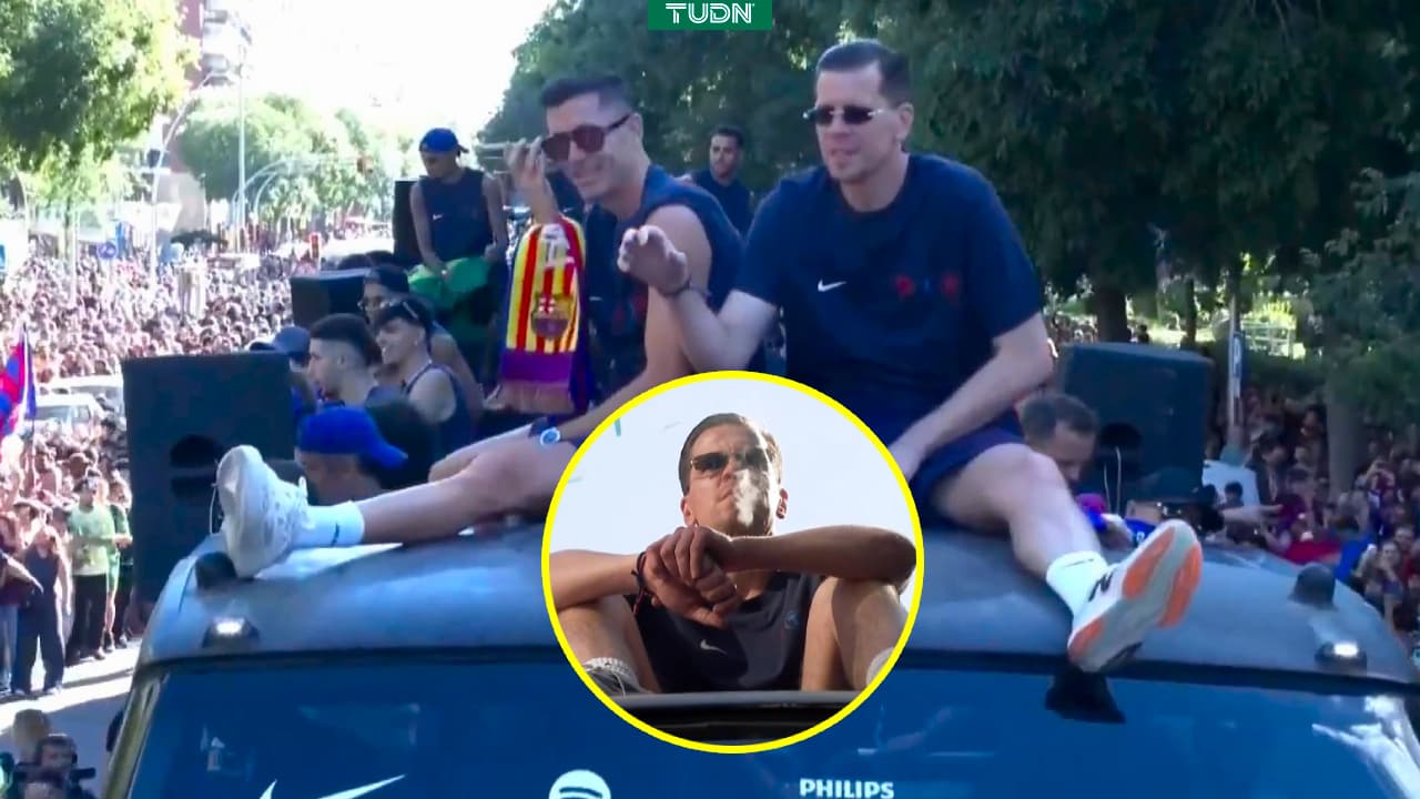 Show de Szczęsny en festejos del Barcelona: ¡fuma y reparte cigarros!