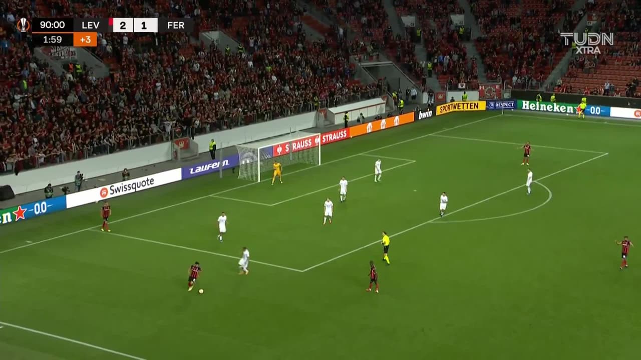 ¡TIRO ATAJADO! disparo por Patrik Schick.