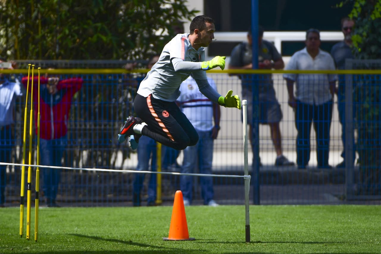 América confirmó la baja de Nicolás Benedetti y las lesiones de Nicolás Castillo y Oribe Peralta, pero sigue la evolución de Jérémy Menez y Roger Martínez que volvieron a la actividad en la Liga MX tras sus lesiones.