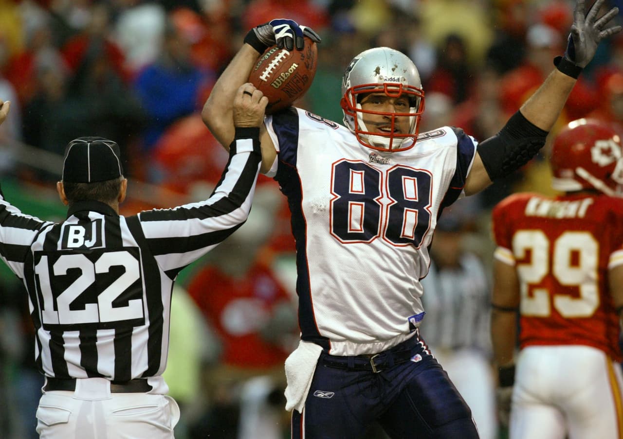 Tras siete años con los Seahawks, el ala cerrada
<b>Christian Fauria</b> llegó a New England en 2002. donde jugó otras cuatro temporadas y acumuló dos anillos de Super Bowl.