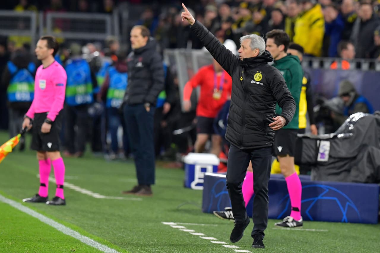 Lucien Favre, entrenador de Dortmund: "Por supuesto, un partido sin aficionados es completamente diferente. Hay diferencias específicas en la forma en que los chicos se preparan para el partido. Pero se aplica a ambos equipos".
