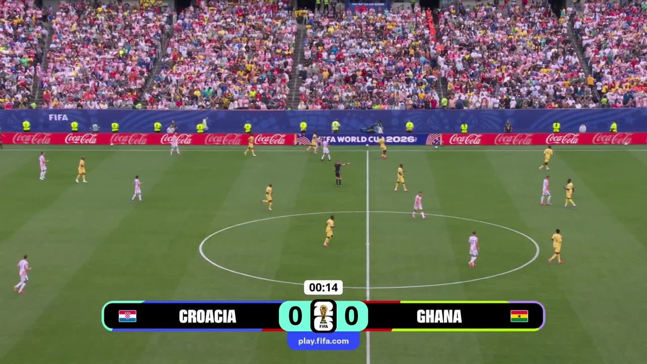 Arranca el partido y la pelota está en juego.