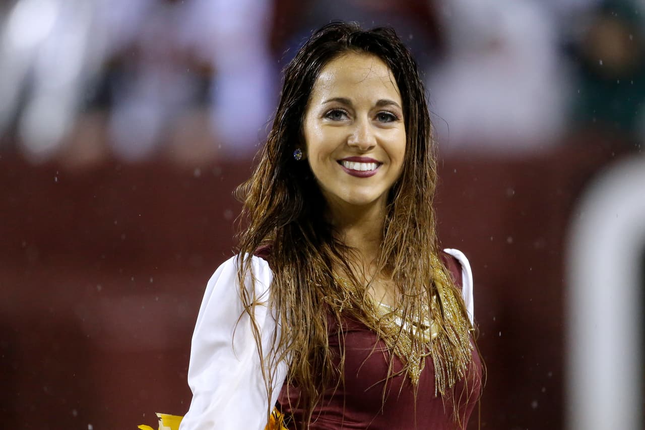 Las animadoras de los equipos de la NFL le dieron ese ingrediente extra al espectáculo y la fiesta del fútbol americano estadounidense, incluso, sin temer al clima en algunos casos.