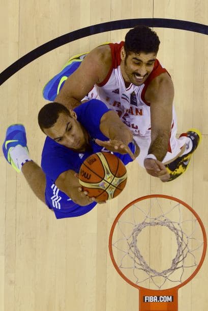 La quinteta de Francia batalló y vino de atrás para vencer al conjunto de Irán por marcador de 76-81.