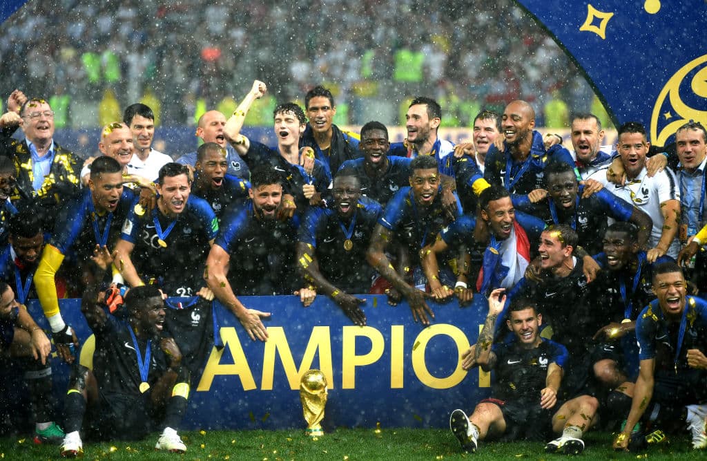 Francia, actual Campeón del Mundo, pero que no clasificó al Final Four de la UEFA Nations League, hace parte del bombo 1. Puede quedar en cualquier Grupo, del E al J.