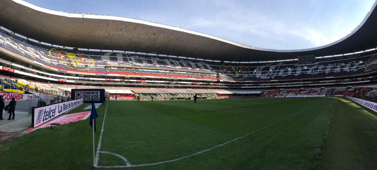 El estadio Azteca comienza a pintarse de azul para el juego entre la máquina y los tuzos.