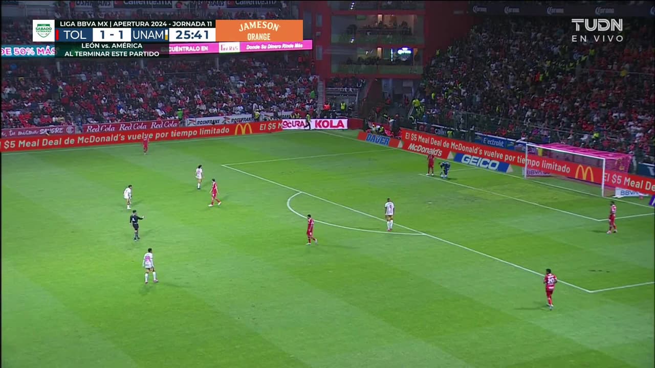 ¡TIRO ATAJADO! disparo por Guillermo Martínez.