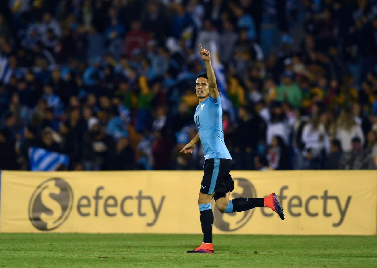 Uruguay's Edinson Cavani celebrates after scoring against Venezuela during their Russia 2018 World Cup football qualifier match in Montevideo, on October 6, 2016. / AFP / MIGUEL ROJO (Photo credit should read MIGUEL ROJO/AFP/Getty Images)