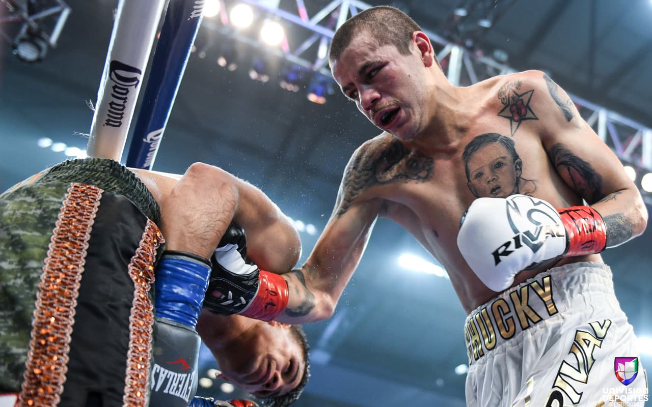 En la pelea coestelar de la noche, el campeonato supergallo de la Asociación Mundial de Boxeo (AMB), Daniel Roman le quitó el invicto al mexicano Moisés 'Chucky' Flores por amplia decisión unánime. Las tarjetas fueron de 116-112, 118-110 y 120-108 para el campeón.