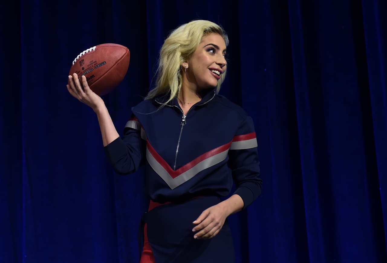 El espectáculo de medio tiempo es una tradición del Super Bowl. Este año el evento estará a cargo de Lady Gaga, quien ya prometió que será igual de impresionante al partido mismo.