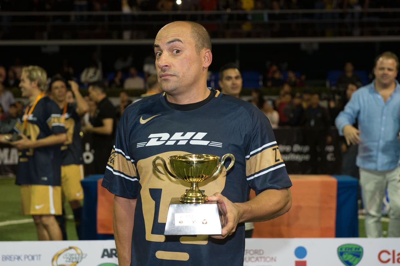 Action photo during the match Legends Pumas vs America Indoor, to benefit by the earthquake of Mexico, in the photo: Foto de accion durante el partido Leyendas Pumas vs America Indoor, a beneficio por el terremoto de Mexico, en la foto: Ailton da Silva Pumas Indoor 05/10/2017/MEXSPORT/Javier Ramirez