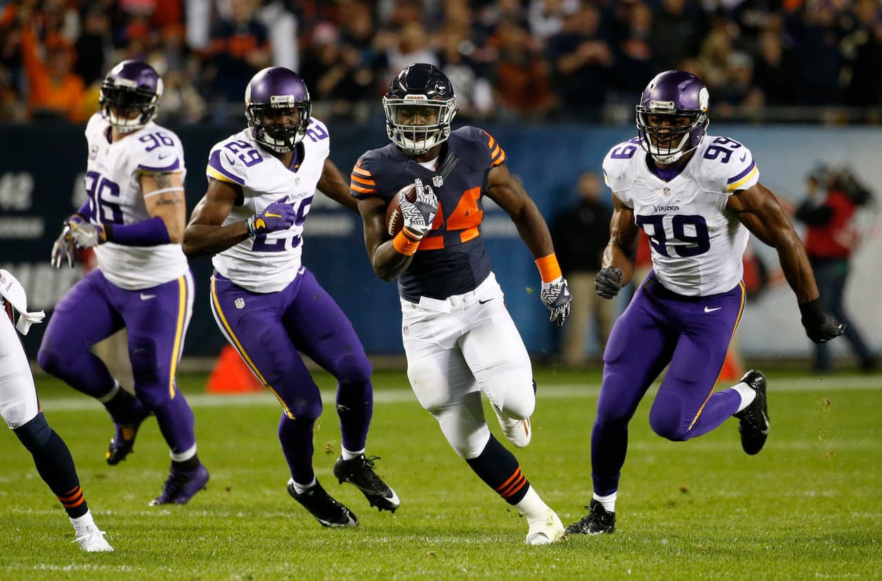 Chicago Bears running back Jordan Howard (24) runs from Minnesota Vikings defenders Xavier Rhodes (29) and Danielle Hunter (99) during the first half of an NFL football game in Chicago, Monday, Oct. 31, 2016. (AP Photo/Nam Y. Huh)