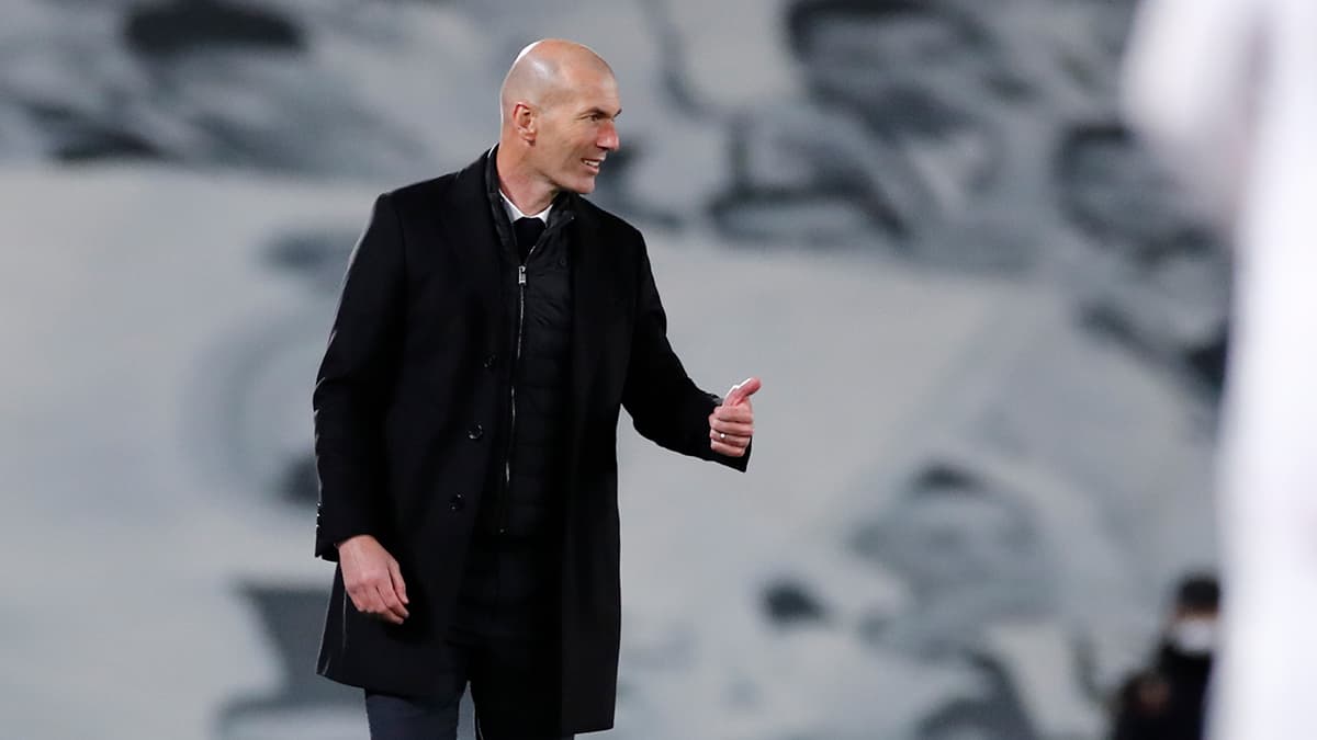 Zidane: "Puedes firmar 10 años y mañana estar fuera"