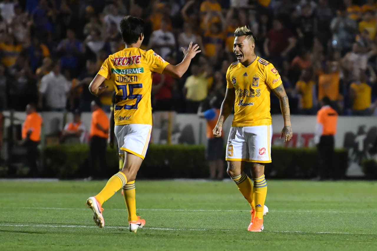 Cuando parecía que los Felinos sufrirían una dolorosa derrota, al munuto 82 apareció Eduardo Vargas para emparejar la pizarra y poner el 3-3 definitivo.