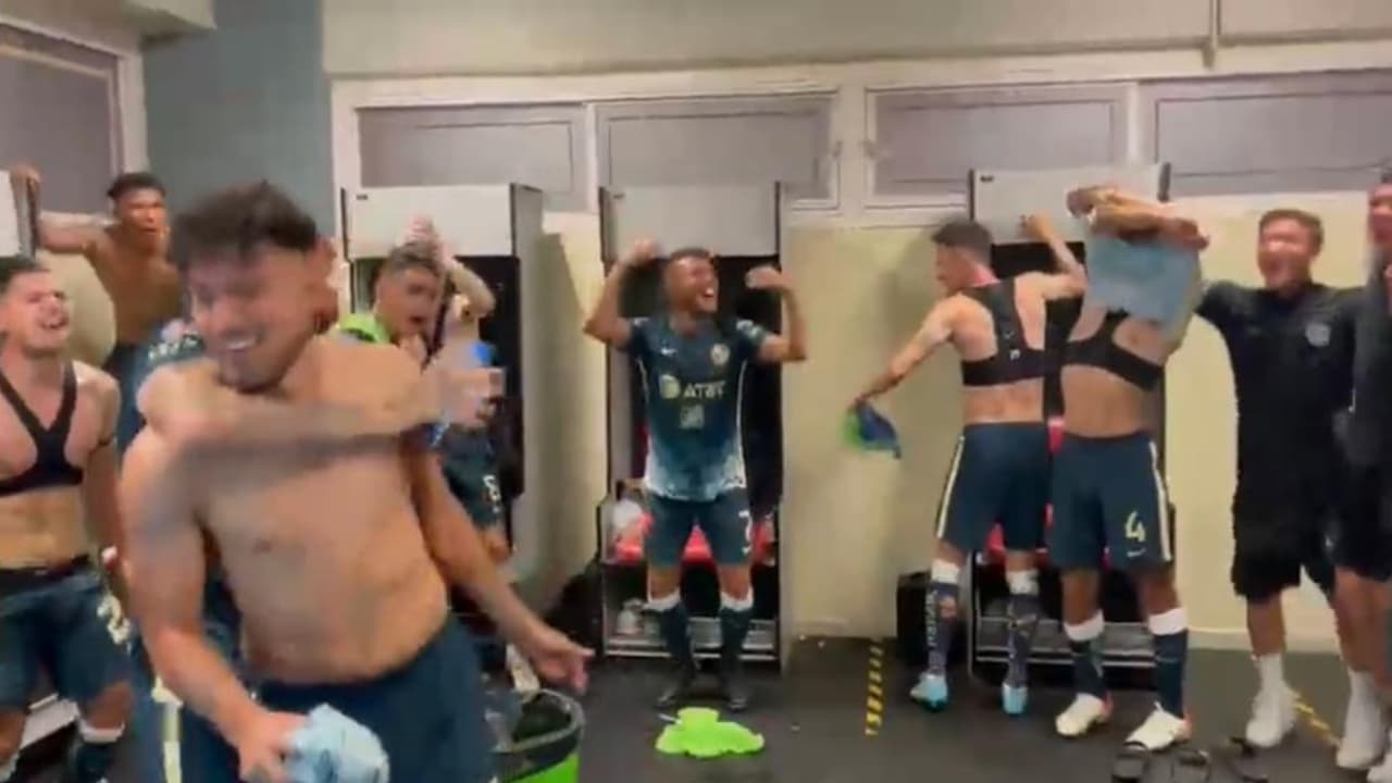 América celebra eufórico el triunfo ante Necaxa