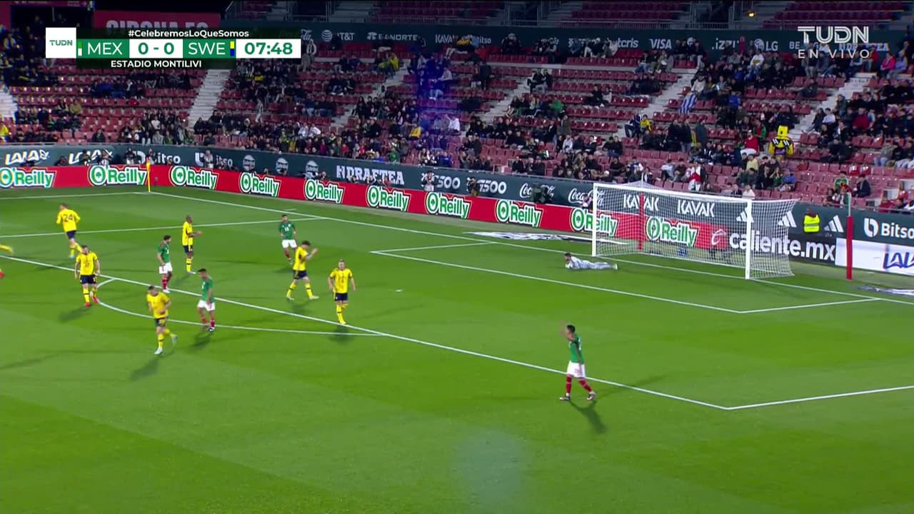 ¡TIRO ATAJADO! disparo por Luis Chávez.