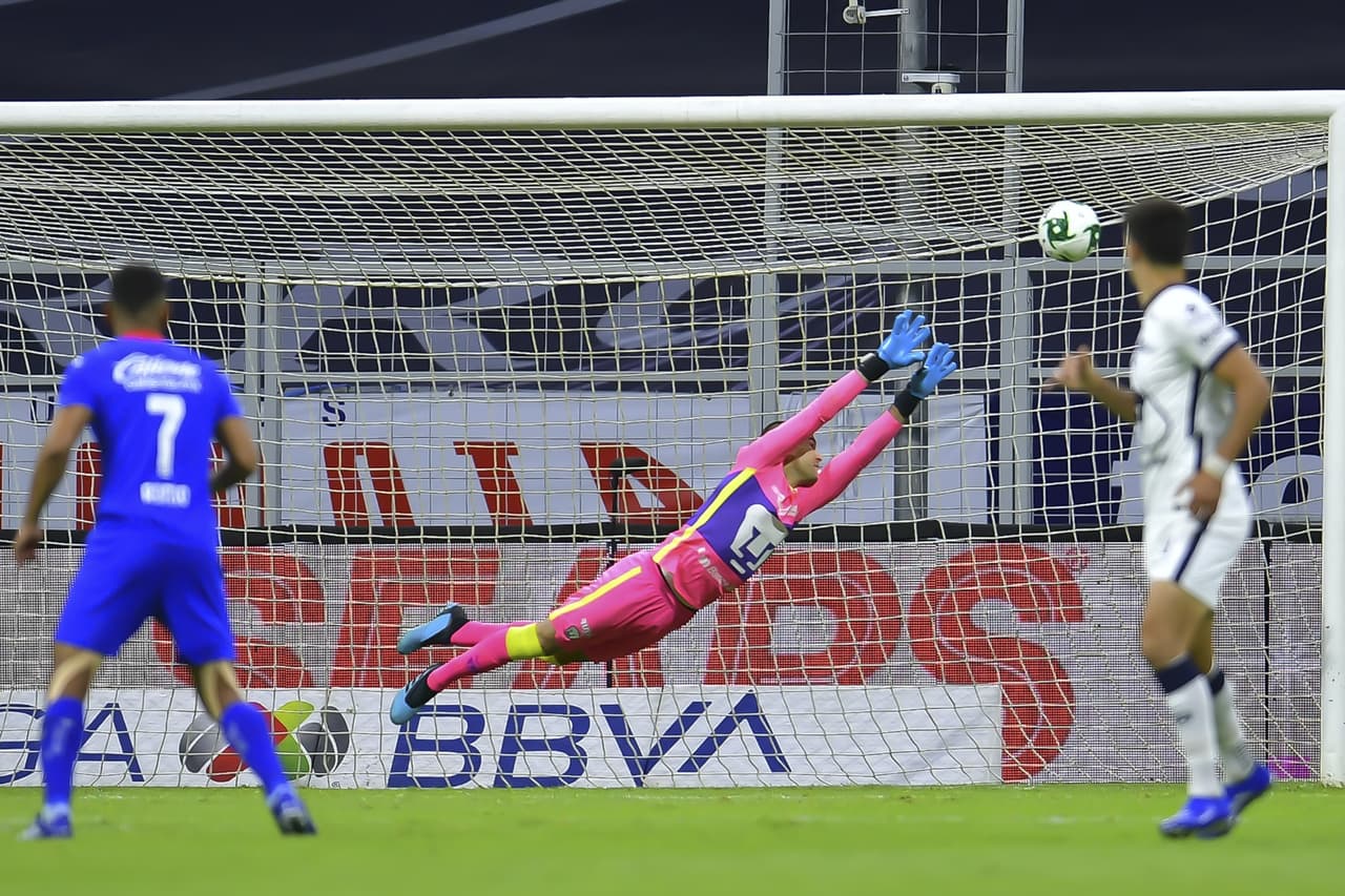 Con doblete de Luis Romo, gol de Rafael baca y gol de Roberto Alvarado, Cruz Azul golea a los Pumas y se queda a centímetros de la final del torneo.