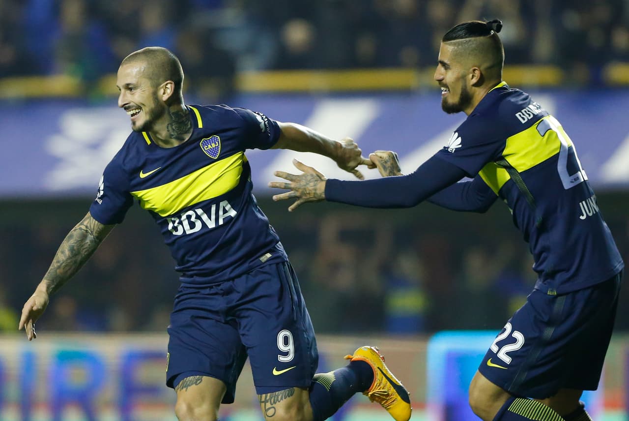 El 'Pipa' sobresale como el único punta en el 4-3-3 del 'Melli' Barros Schelotto.