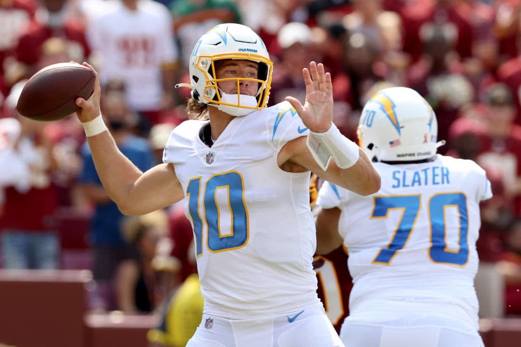 Los Angeles Chargers suman su primera victoria de la temporada ante Washington con marcador de 20-16. Justin Herbert y Kyzir White lideraron la remontada de los 'Bolts'.