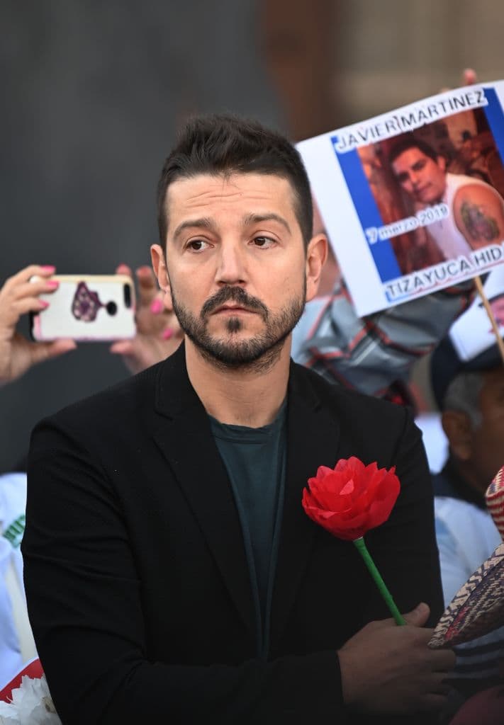 “Tuve la oportunidad de trabajar con un equipo del que no podría estar más orgulloso y admirar más. Es un momento duro para estar ahí afuera filmando, y tuvimos mucha suerte”, continuó el actor de ‘Y tu mamá también’.