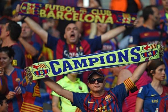 Los aficionados al fútbol pintaron el Olympiastadion de Berlín para alentrar a blaugrana y biaonconeros en la pelea por llevarse el trofeo de la Champions.