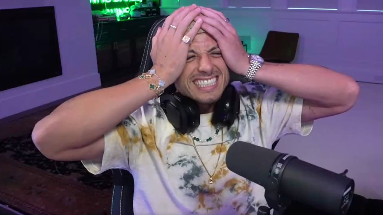 Chicharito revela en un live su impactante nuevo look