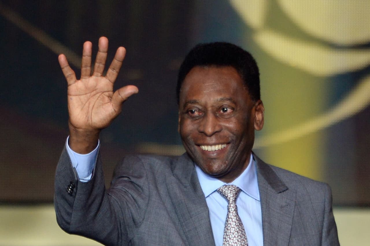 Pelé deja la Unidad de Cuidados Intensivos tras la extracción de un tumor