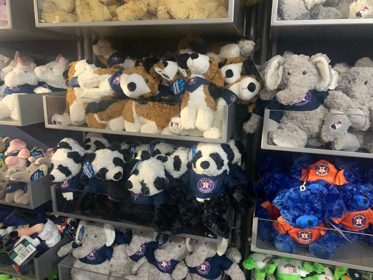 Houston se muestra listo para albergar el arranque de la Sere Mundial entre los Huston Astros y los Atlanta Braves.