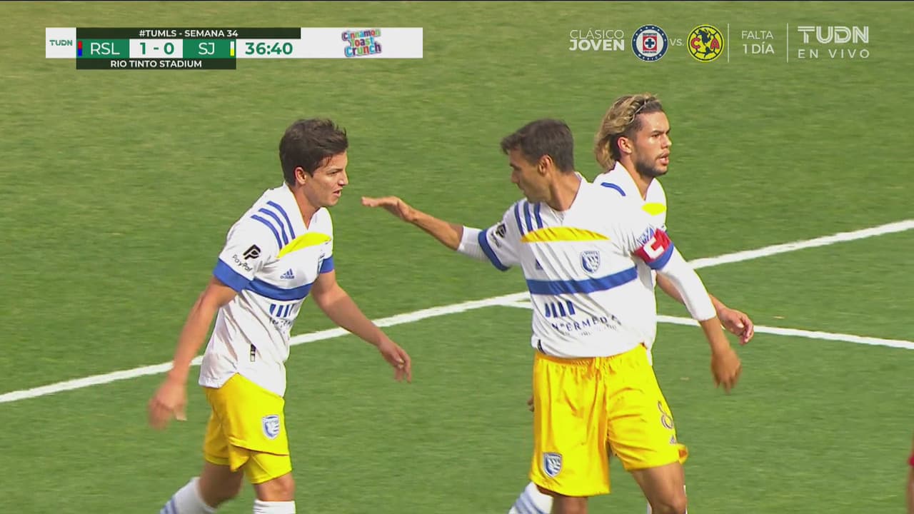 ¡Gol y reclaman fuera de lugar! Cowell centra y Carlos Fierro pone el 1-1