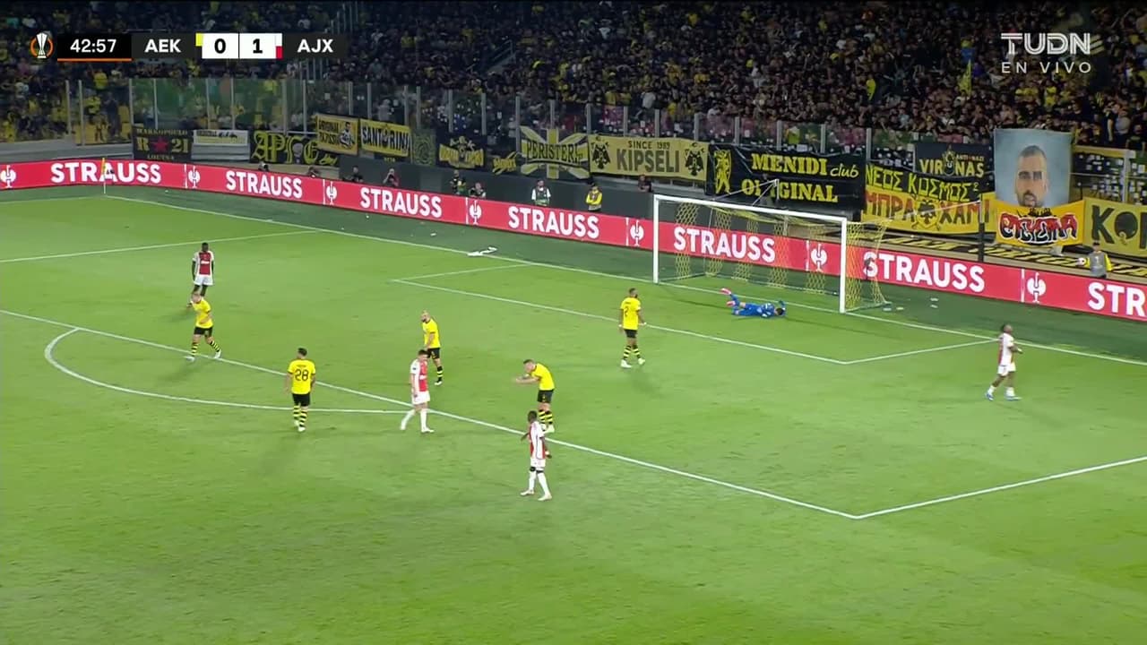 ¡TIRO ATAJADO! disparo por Steven Berghuis.