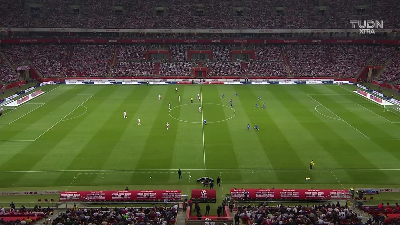 Arranca el partido y la pelota está en juego.
