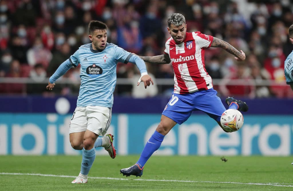 Renan Lodi se pone la casaca de goleador y le da la victoria al atlético de Madrid 2-0 sobre el Celta de Vigo.