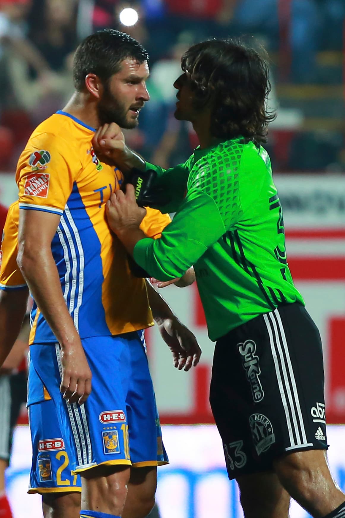 Al final del juego Tigres dejó de atacar. Tanta fue la soledad de André Pierre Gignac que su molestia se notó con su agresividad en cancha por no contar con una sola chance de gol
