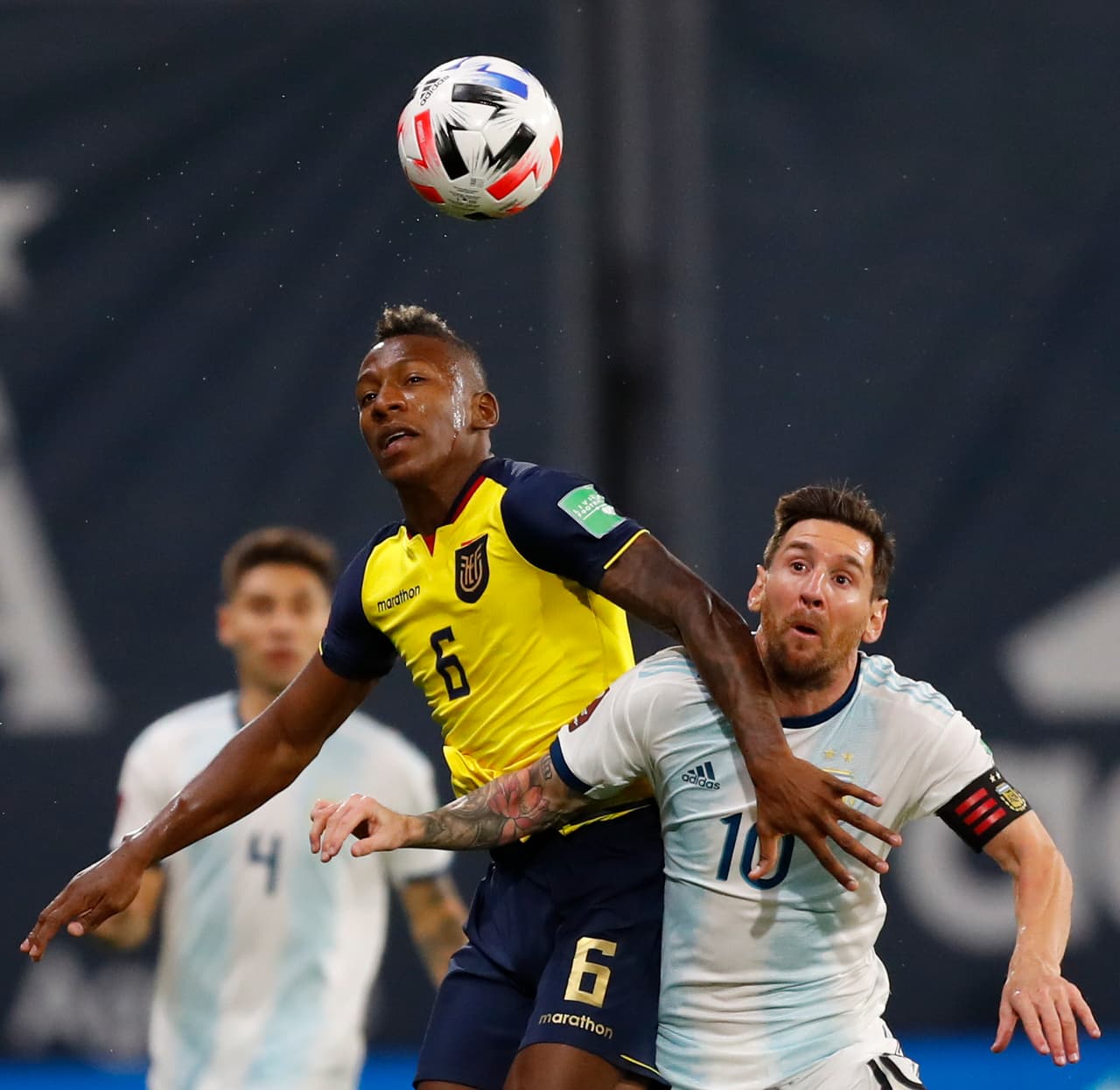 Lionel Messi anota de penal al minuto 13, Argentina aguanta el resultado y se queda con los tres puntos.