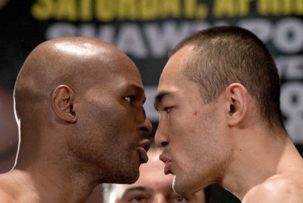 El ya legendario campeón Bernard Hopkins, reta nuevamente al calendario y defirende los títulos pesado ligero AMB y FIB ante Beibut Shumenov.