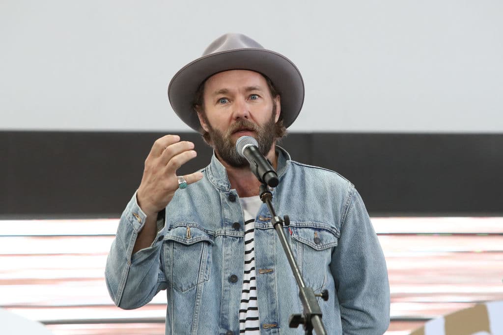 The King (2019) - Hal, un príncipe caprichoso y sin interés por ejercer su derecho al trono de Inglaterra, ha abandonado las responsabilidades reales para vivir en libertad entre la plebe.
<br>