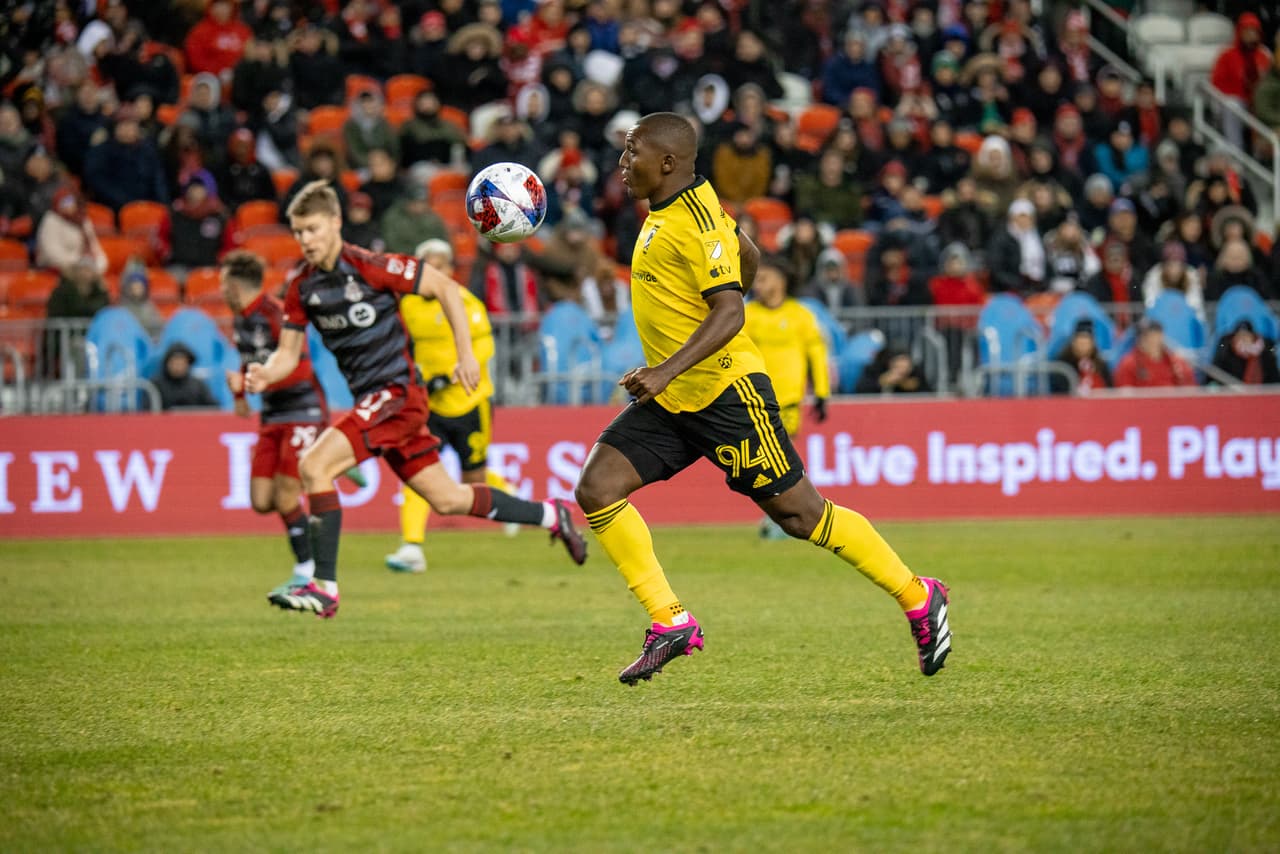 ¡Cafetero para el frío! Jimmy Medranda le salva la noche al Crew en Toronto