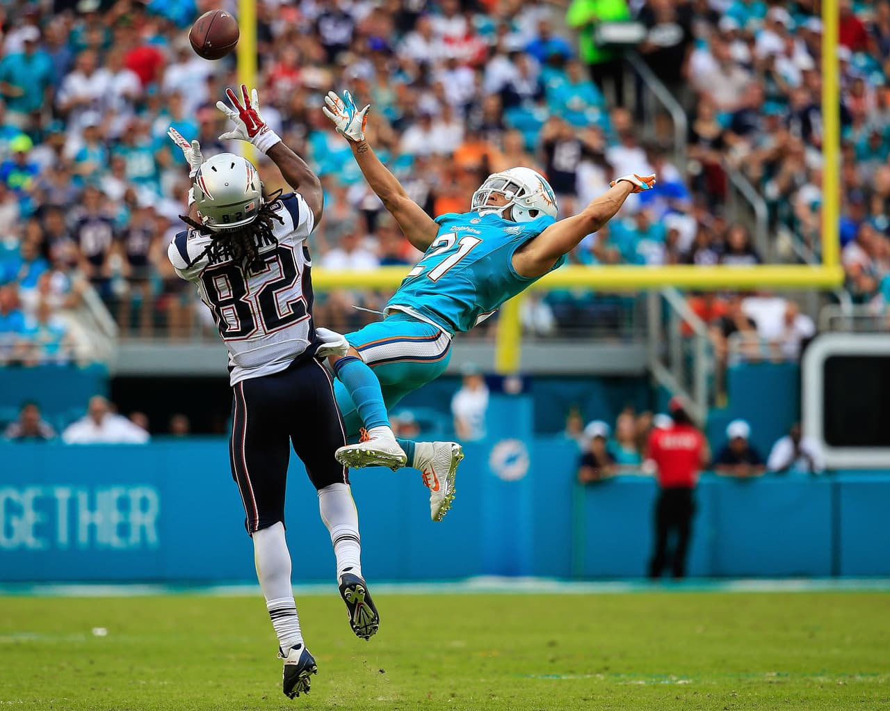 Tom Brady tuvo un mal día en Florida y los Patriots fueron derrotados 20-10 por Dolphins, y con ello la posibilidad de ser los sembrados N°1 AFC. Checa las mejores tomas de este duelo.