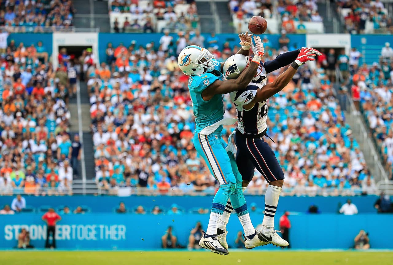Tom Brady tuvo un mal día en Florida y los Patriots fueron derrotados 20-10 por Dolphins, y con ello la posibilidad de ser los sembrados N°1 AFC. Checa las mejores tomas de este duelo.
