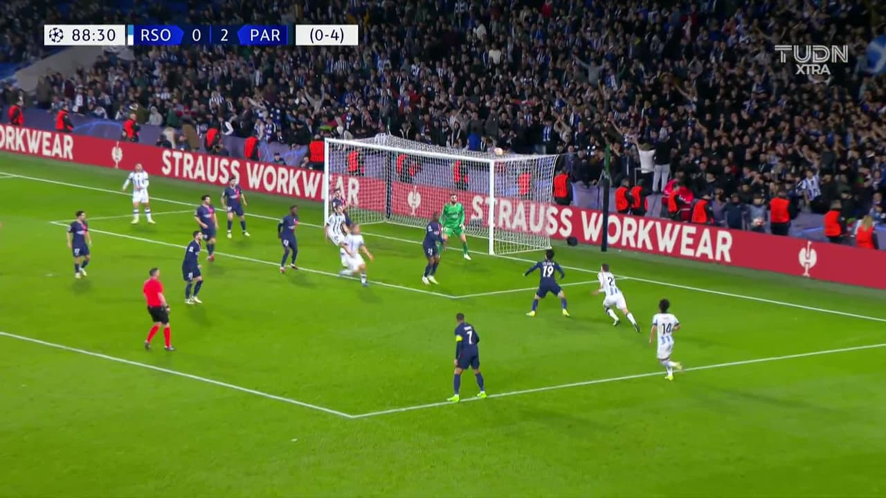 ¡TIRO ATAJADO! disparo por Beñat Turrientes.