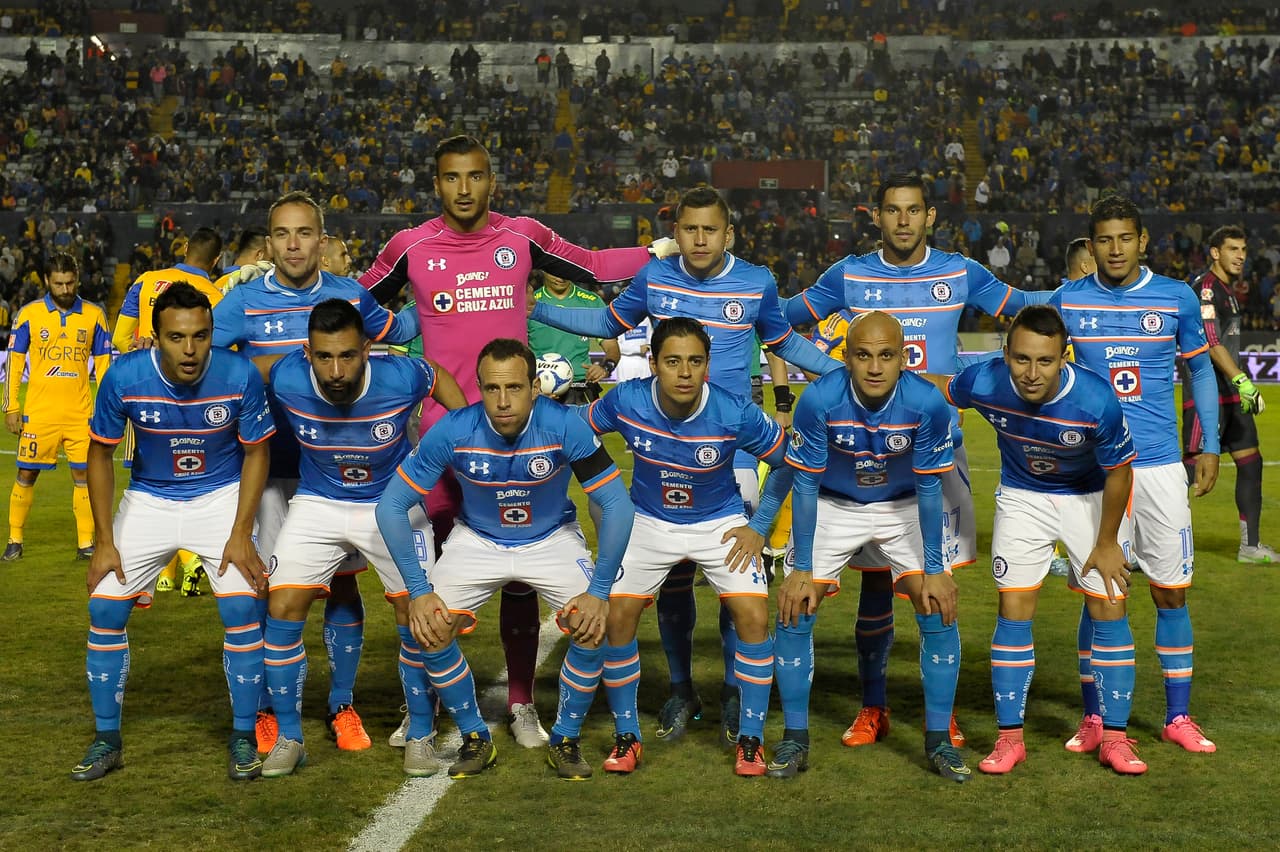 Un habitual ya es Cruz Azul, particularmente no calificaron a ninguna de las Liguillas en el 2015 y bajo la tutela de Sergio Bueno el equipo fue un desastre, fue habitual un estadio azul vacío ante los malos resultados.