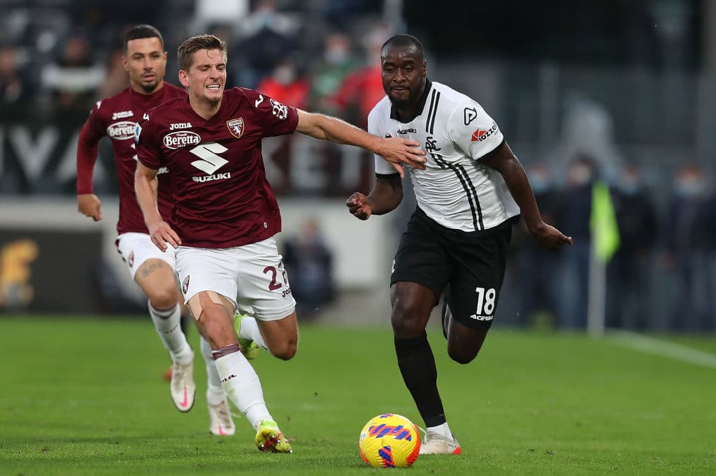 Spezia vence por la mínima 1-0 al Torino, la Juve sufre para conseguir el triunfo pero al igual que el Spezia vencen 1-0 a la Fiorentina y Atalanta sale victoriso 1-2 en su visita al Cagliari.